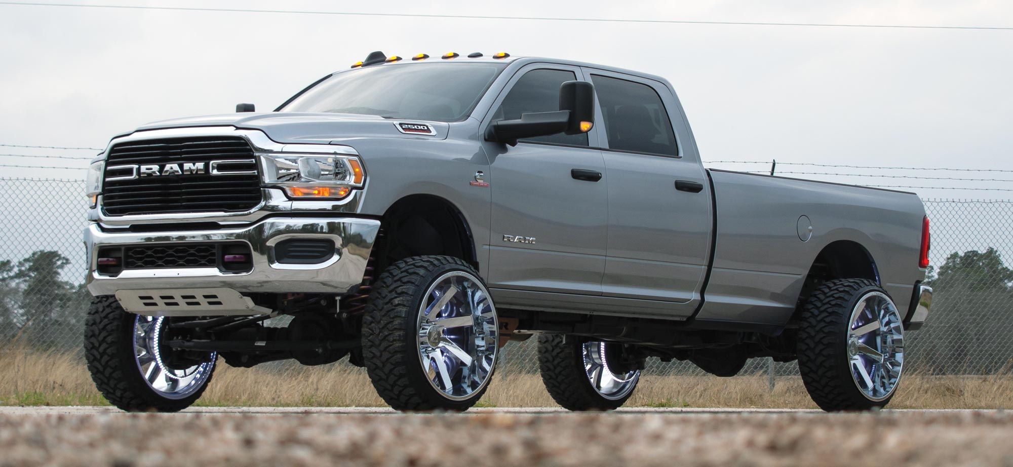 2019 1500 Hemi in dry grass