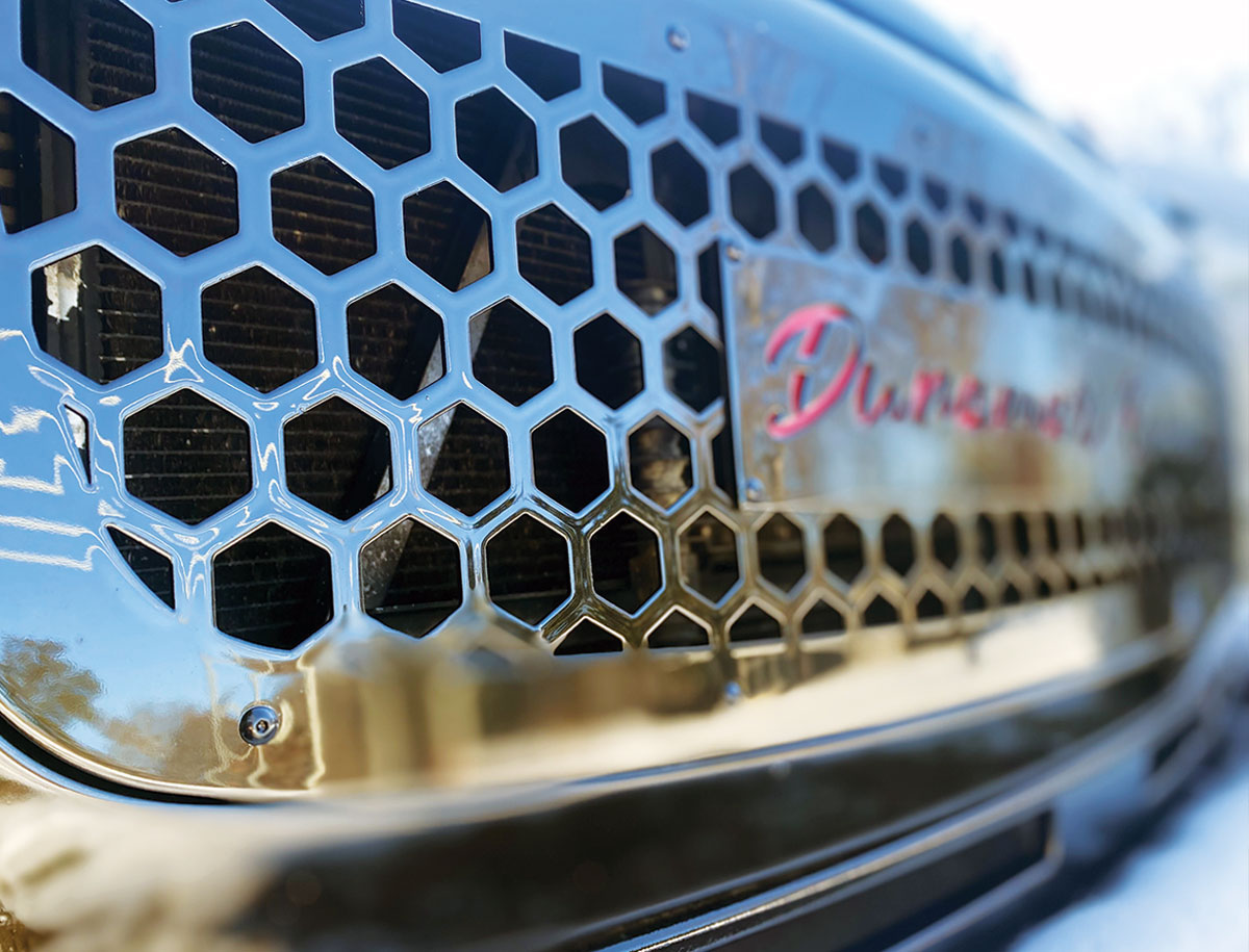 2003 GMC Sierra 2500 grill closeup details
