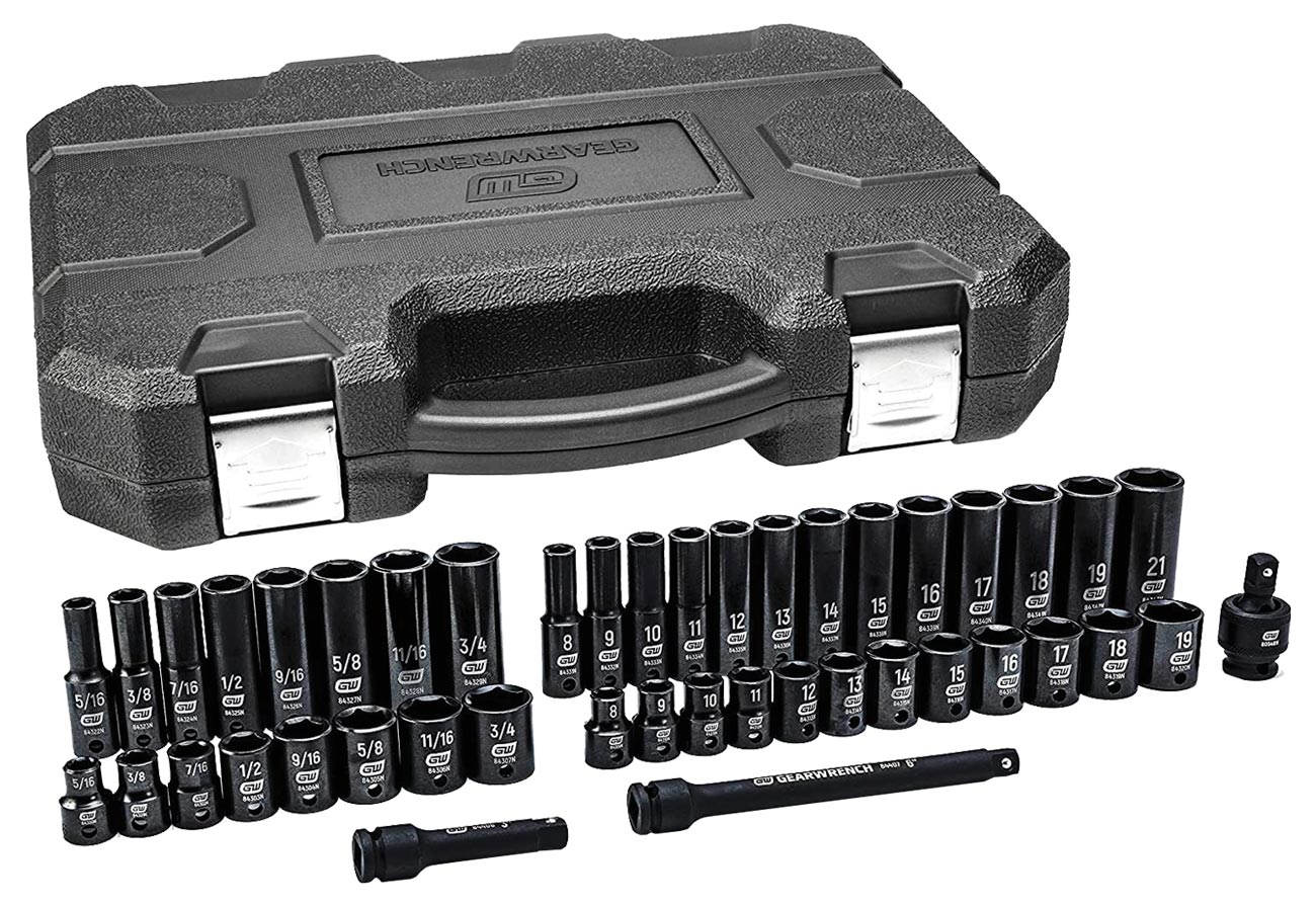 GEARWRENCH's new Professional Mechanics Hand Tool Set box and pieces on display